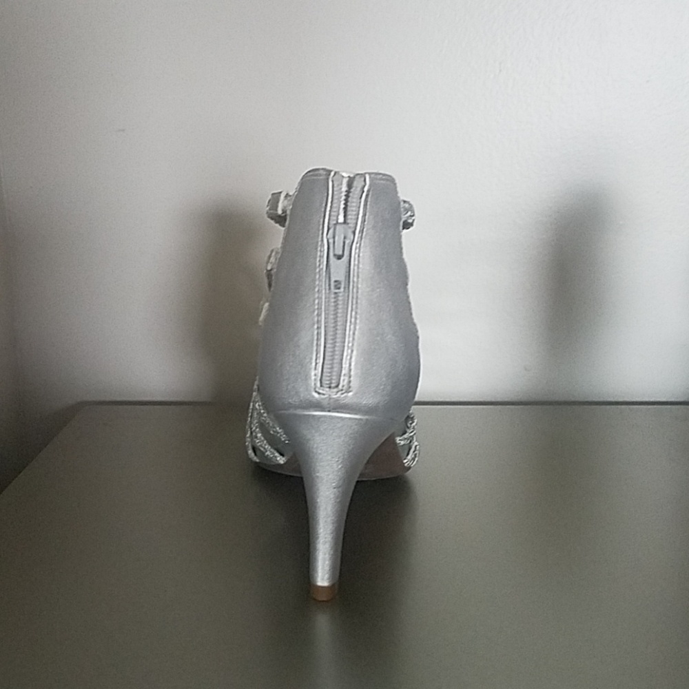 Shoes - Picture 3 of 4